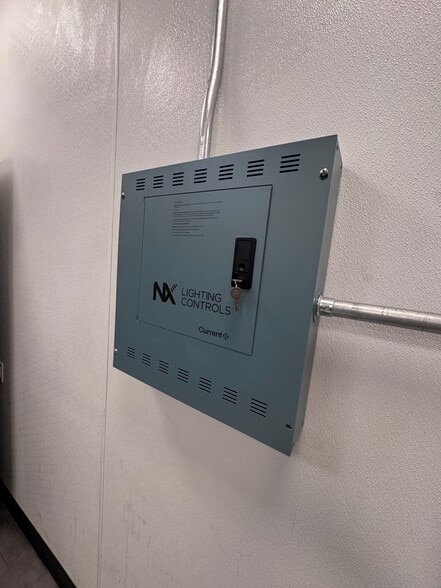 More Photos Of 665 450 N, Vineyard Storefront For Lease