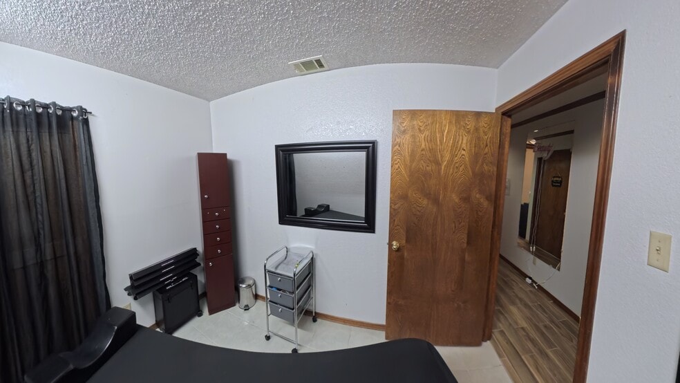 More Photos Of 1055 W Pioneer Pky, Grand Prairie Medical For Lease