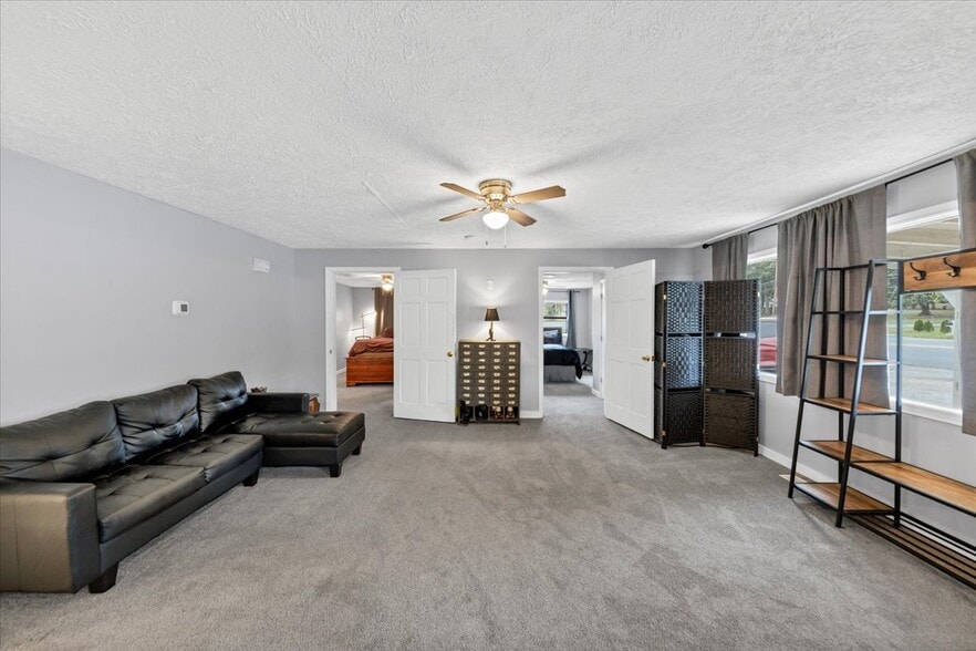 More Photos Of 6071 N Main St SE, Acworth Flex For Sale