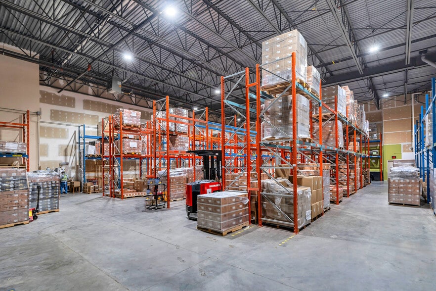 More Photos Of 2567 192nd St, Surrey Warehouse For Lease