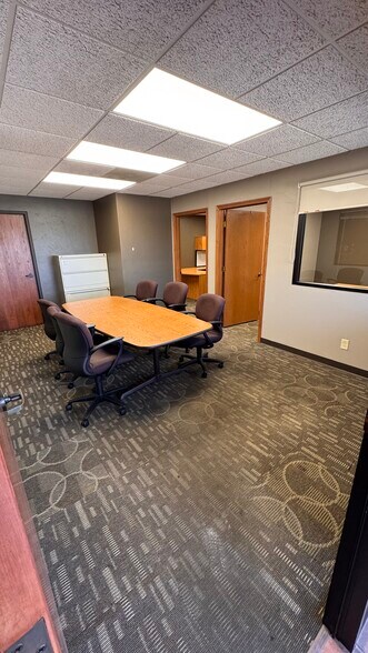 More Photos Of 566 Redbird Cir, De Pere Office For Lease