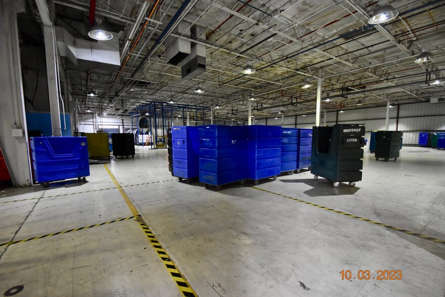 More Photos Of 956 N Broadway St, Greenville Distribution For Sale