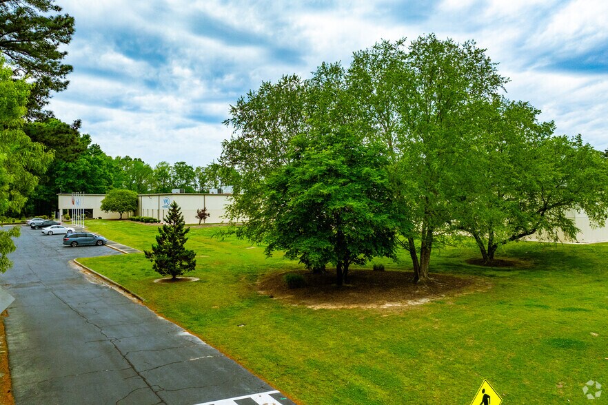 More Photos Of 951 Wendell Blvd, Wendell Manufacturing For Sale