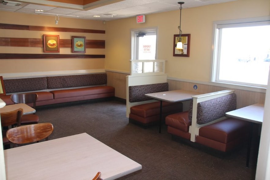 More Photos Of 10910 New Halls Ferry Rd, Saint Louis Restaurant For Lease