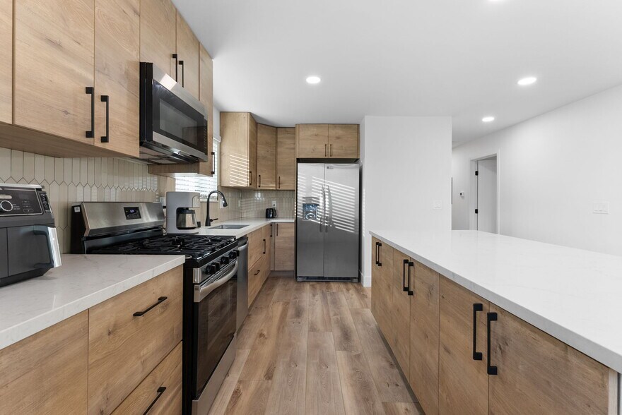 More Photos Of 4921 Gary St, San Diego Multifamily For Sale
