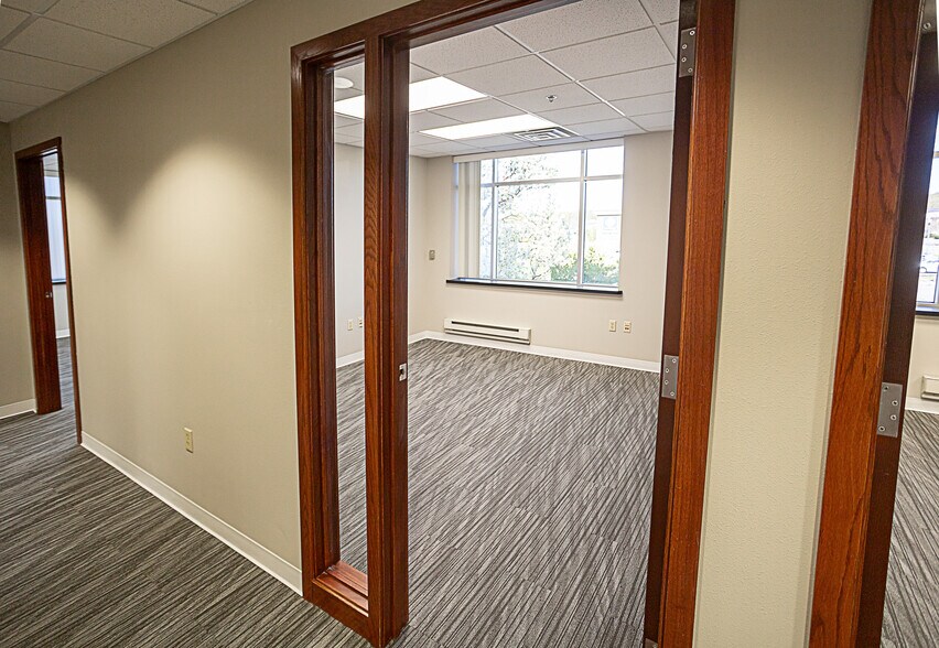 More Photos Of 19105 W Capitol Dr, Brookfield Medical For Lease