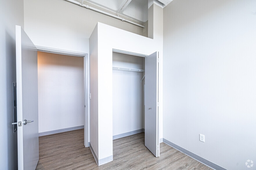 More Photos Of 735 W Wisconsin Ave, Milwaukee Apartments For Sale