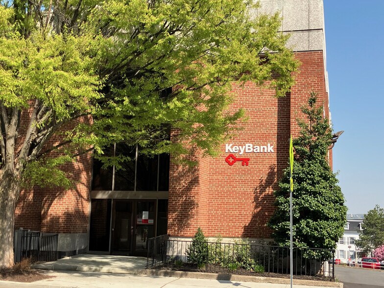 More Photos Of 17 S Broadway, Nyack Bank For Lease