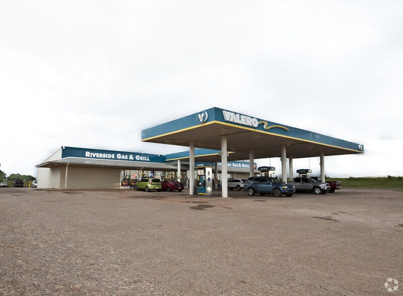 More Photos Of 775 S Highway 74, Guthrie Convenience Store For Sale