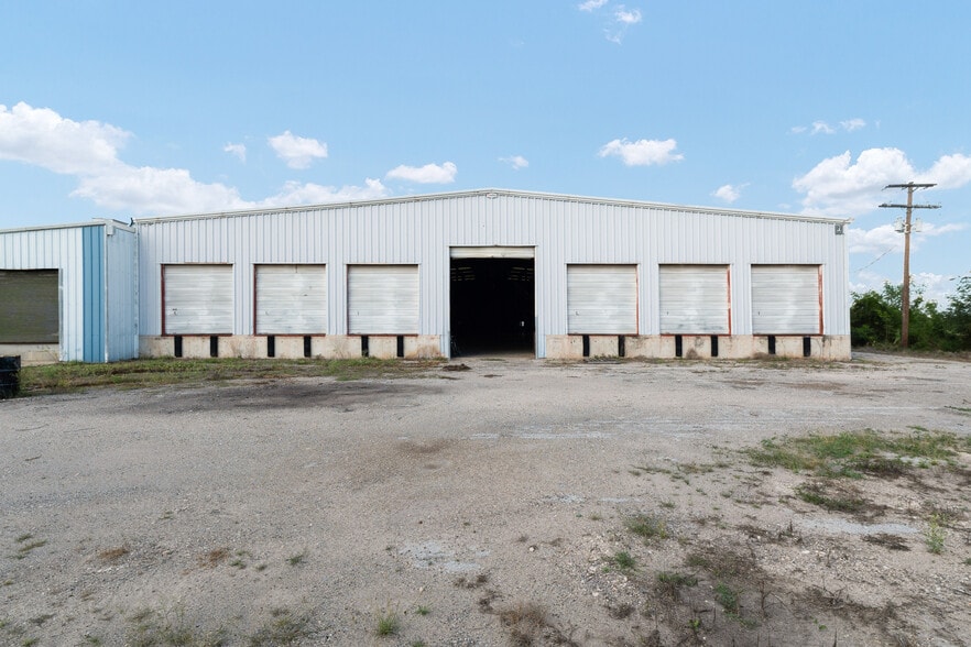 More Photos Of 14392 W Expressway 83, Harlingen Manufacturing For Lease