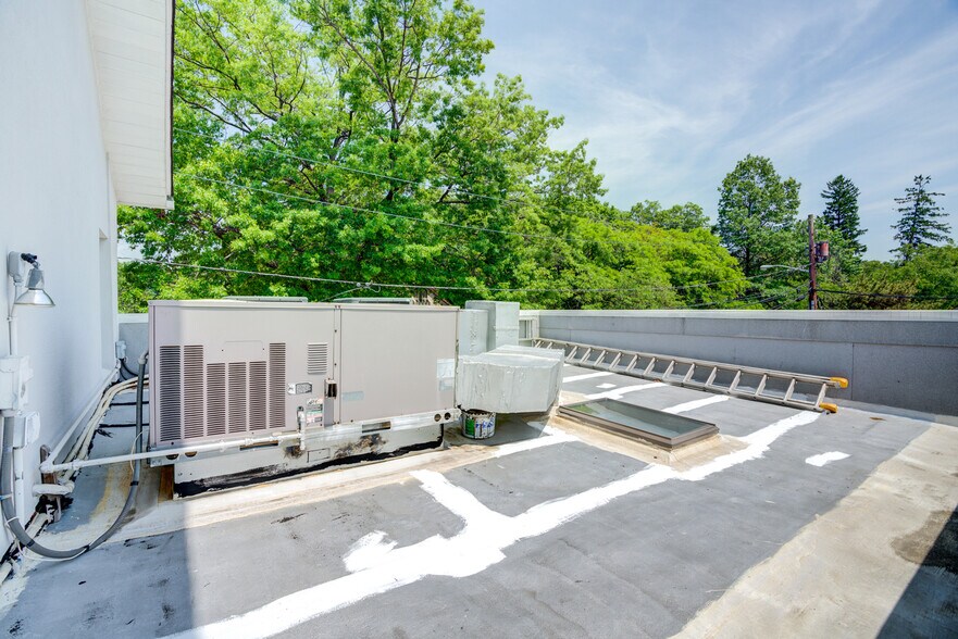 More Photos Of 525 N Dean St, Englewood Storefront Retail Office For Sale