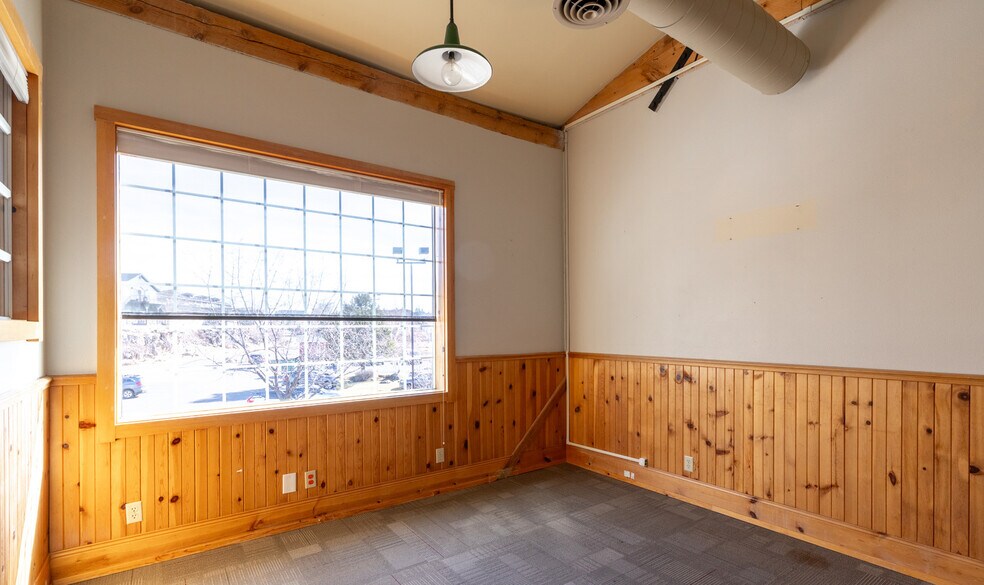 More Photos Of 805 SW Industrial Way, Bend Loft Creative Space For Lease