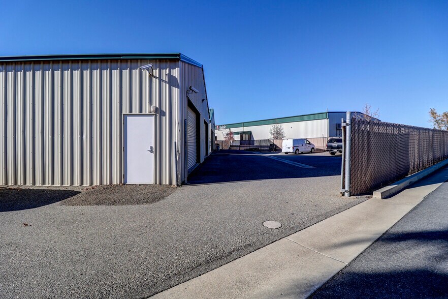 More Photos Of 3075 Crossroads Dr, Redding Light Distribution For Sale