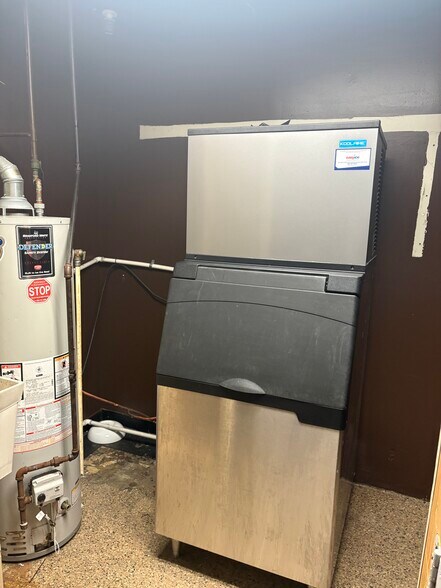 More Photos Of 4601-4607 W Lake St, Melrose Park Freestanding For Lease