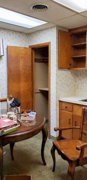 More Photos Of 1949 Thomson Dr, Lynchburg Medical For Lease