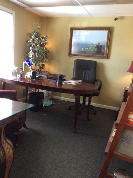 More Photos Of 2767 B M Montgomery St, Homewood Warehouse For Lease
