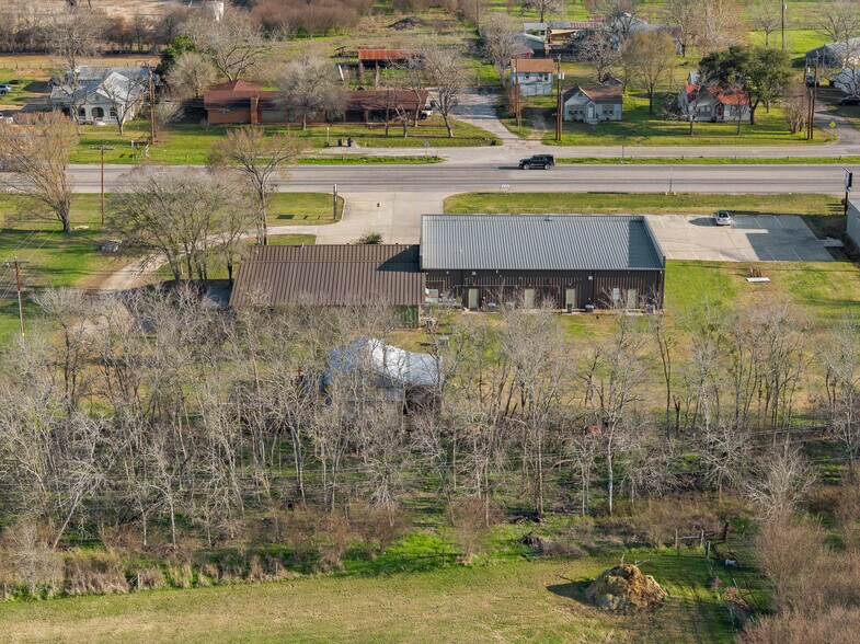 More Photos Of 1417 W State Highway 71, La Grange General Retail For Lease