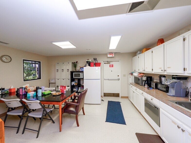 More Photos Of 620-660 12th St SE, Salem Medical For Lease