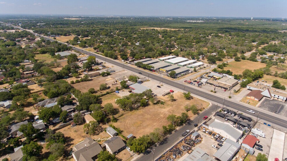 More Photos Of 2200-2204 S WW White Rd, San Antonio Restaurant For Lease