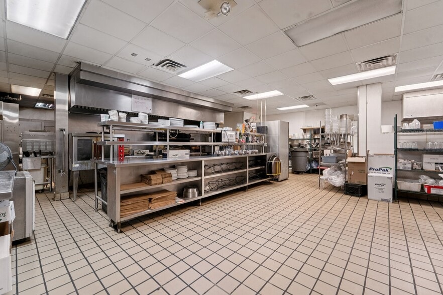 More Photos Of 584 W Johnson St, Fond Du Lac Restaurant For Sale