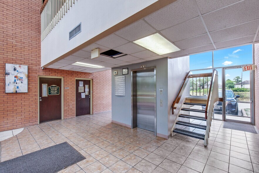 More Photos Of 11455 Fallbrook Dr, Houston Medical For Lease