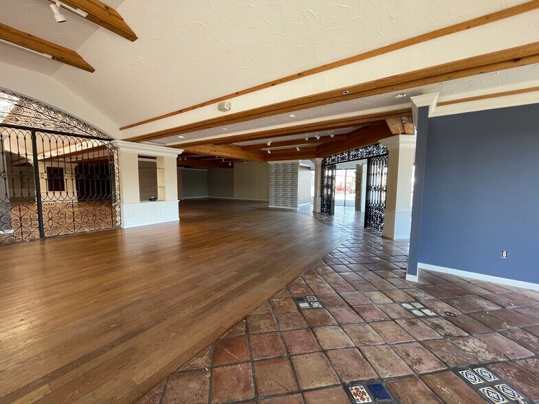 More Photos Of 9405 Kenwood Rd, Cincinnati Unknown For Lease