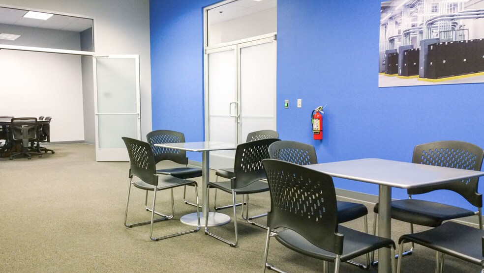 More Photos Of 1515 Round Table Dr, Dallas Warehouse For Lease