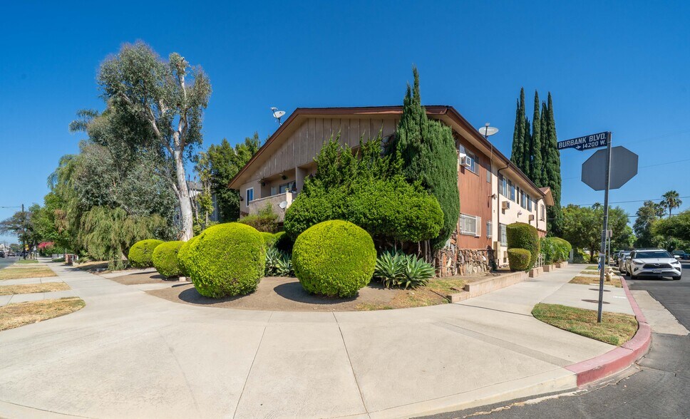 Primary Photo Of 14205 Burbank Blvd, Sherman Oaks Apartments For Sale