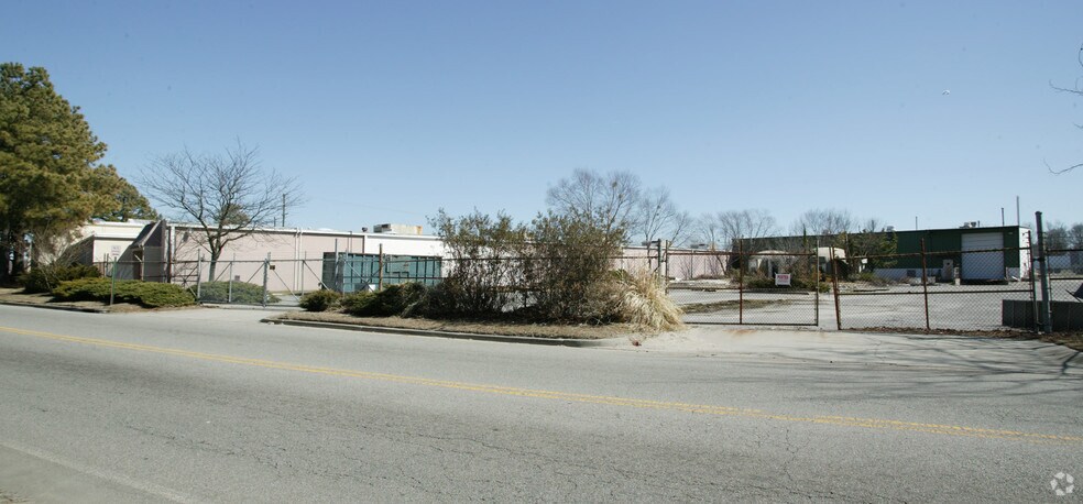 More Photos Of 2615 Elmhurst Ln, Portsmouth Warehouse For Lease