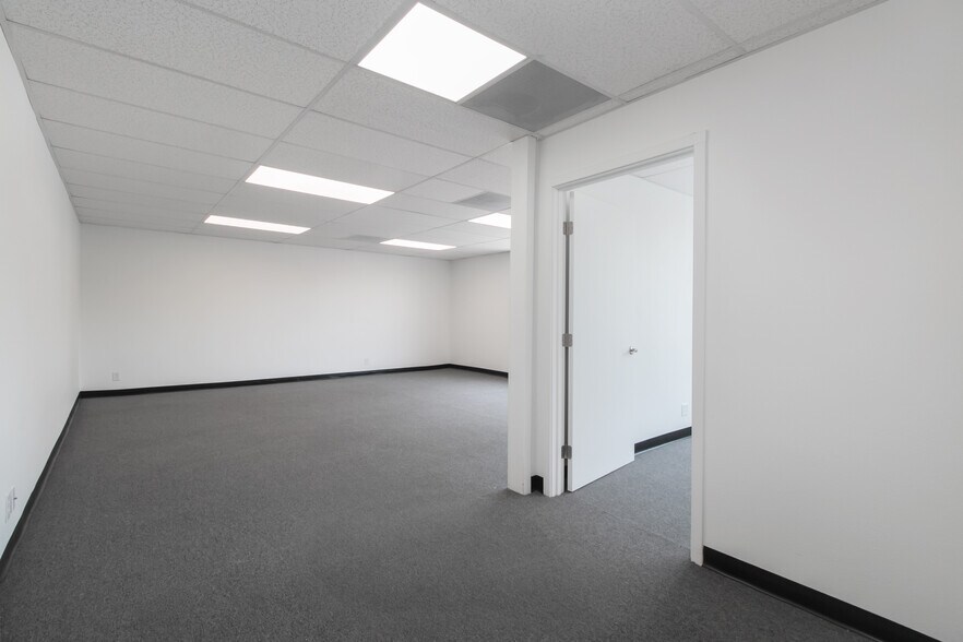 More Photos Of 1021 E Walnut St, Pasadena Medical For Lease