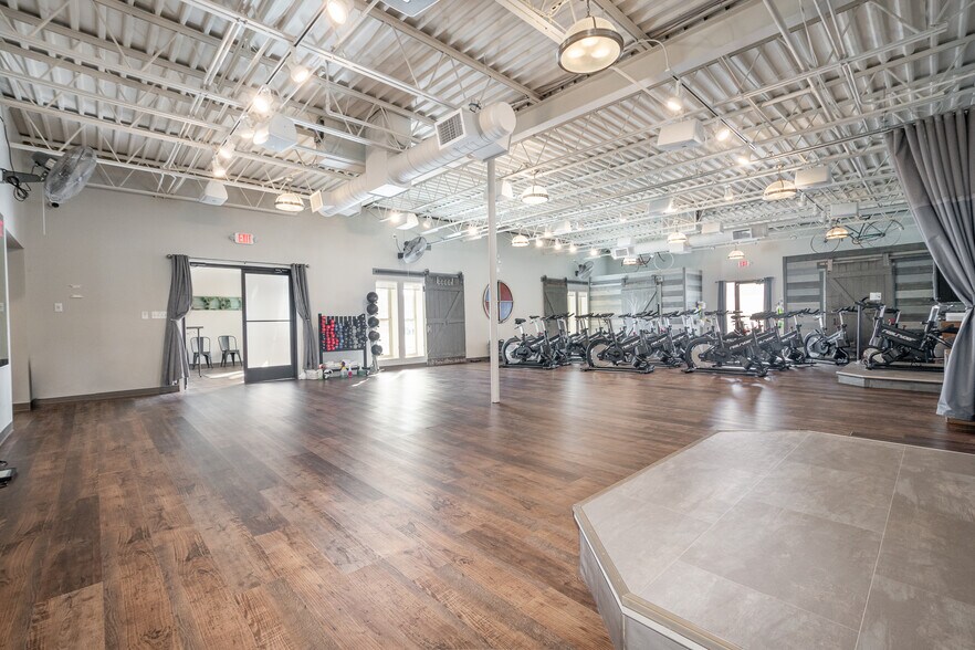 More Photos Of 4456-4460 Bridgetown Rd, Cincinnati Office For Lease