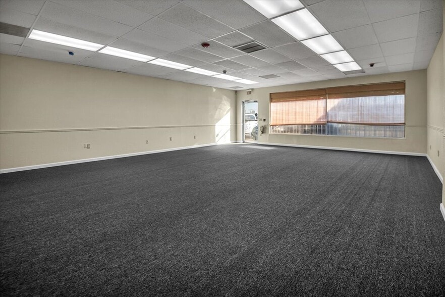 More Photos Of 2131-2143 S Tamiami Trl, Venice Storefront Retail Office For Sale