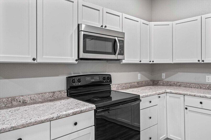 More Photos Of 205 Maple St, Overbrook Mixed Retail For Sale