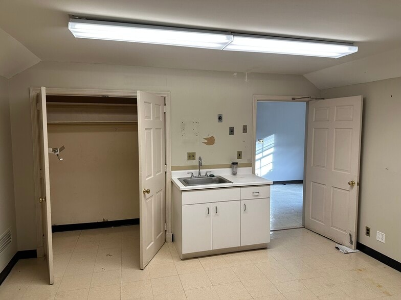 More Photos Of 1025 Brown St, Peekskill Bank For Lease