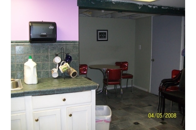 More Photos Of 211 Rankin St, Fayetteville Showroom For Lease