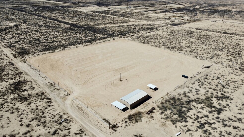 More Photos Of 190 County Rd 419, Pecos Service For Lease
