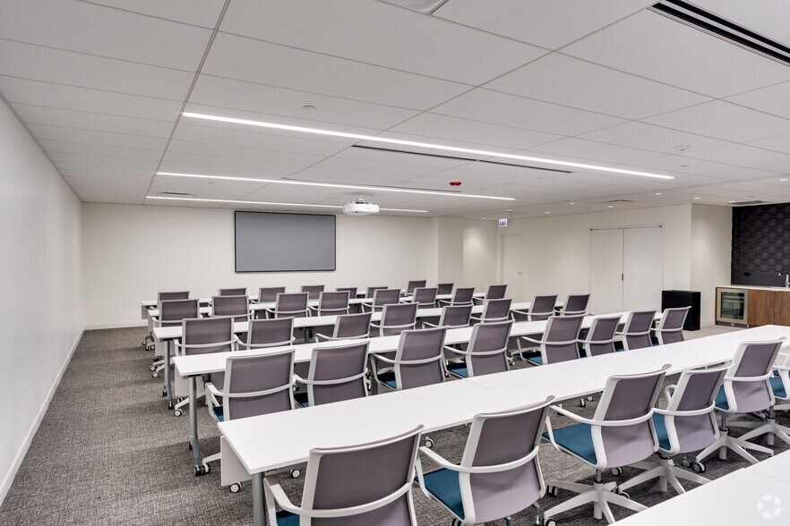 Photo of 3rd Floor Ste 2211/305