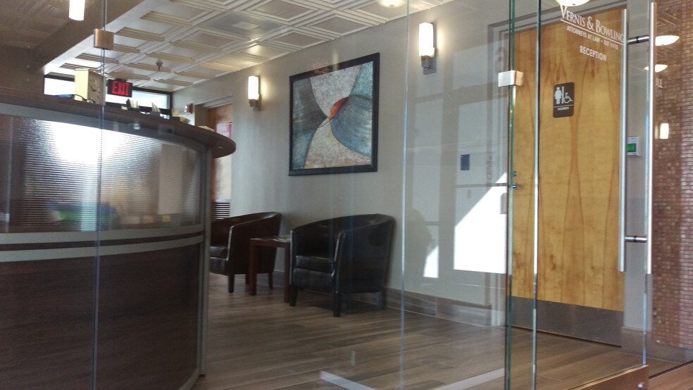 More Photos Of 696 N 1st Ave, Saint Petersburg Office For Lease