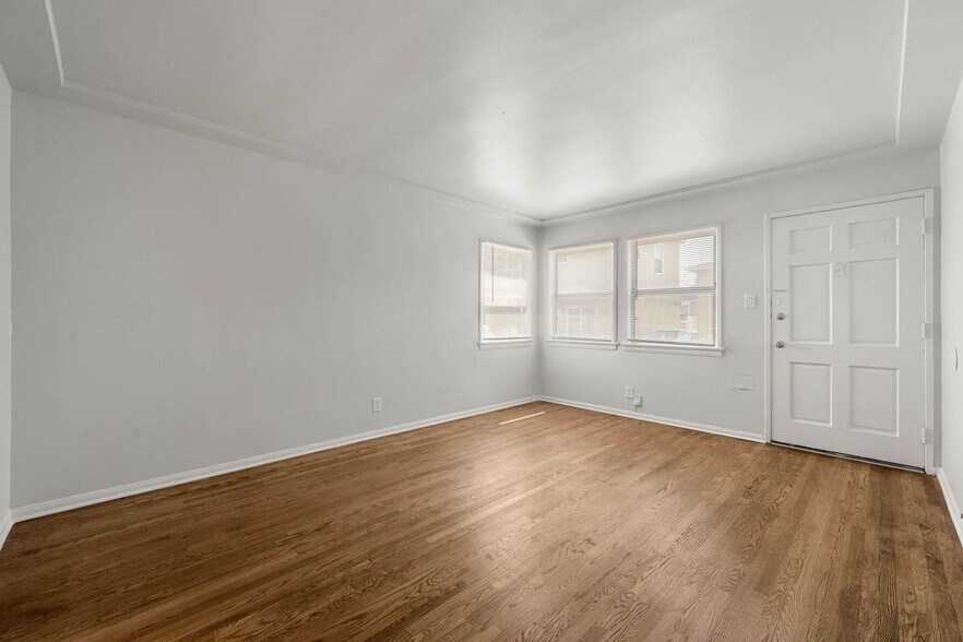 More Photos Of 6036 10th Ave, Los Angeles Apartments For Sale