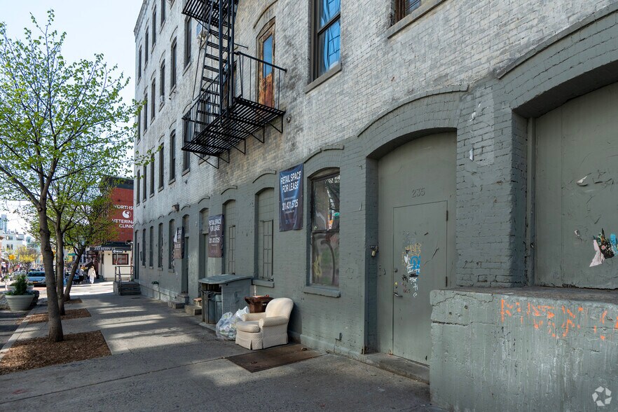 More Photos Of 235 Berry St, Brooklyn Apartments For Lease