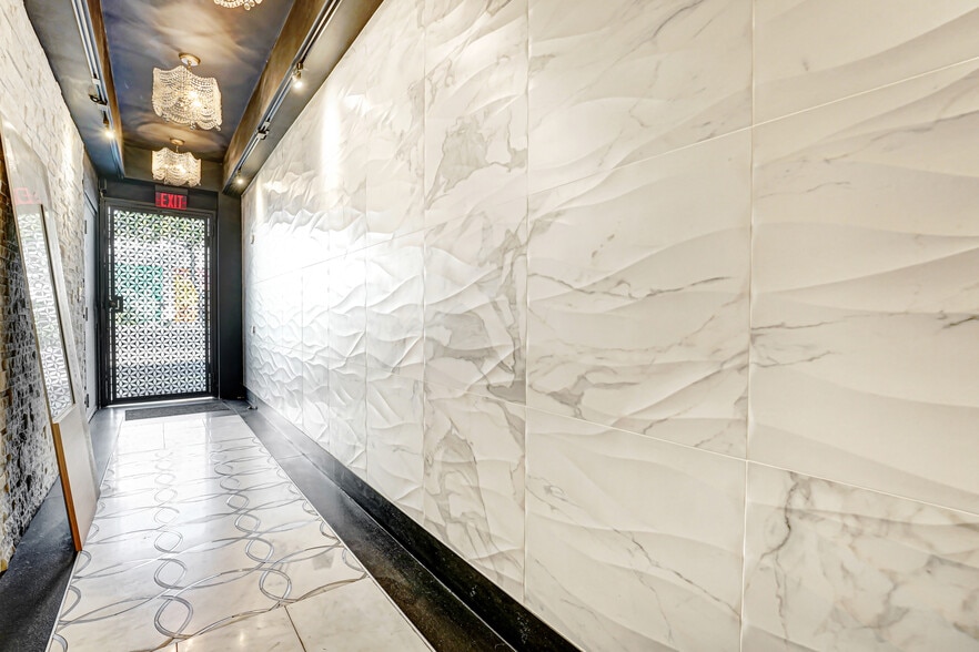 More Photos Of 530 Santa Monica Blvd, Santa Monica Storefront For Lease