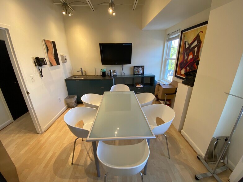 More Photos Of 313 Park Ave, Falls Church Medical For Sale