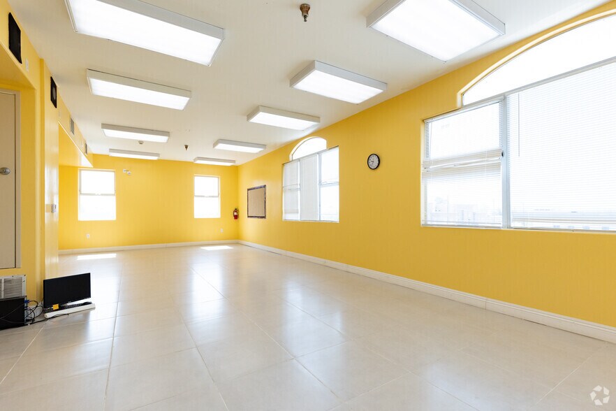 More Photos Of 1518 S Robertson Blvd, Los Angeles Schools For Lease