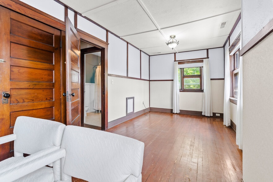 More Photos Of 15522 Madison Ave, Lakewood General Retail For Sale