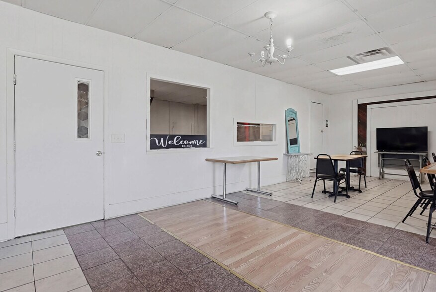 More Photos Of 450 Stephens St, Rochelle Storefront Retail Office For Sale