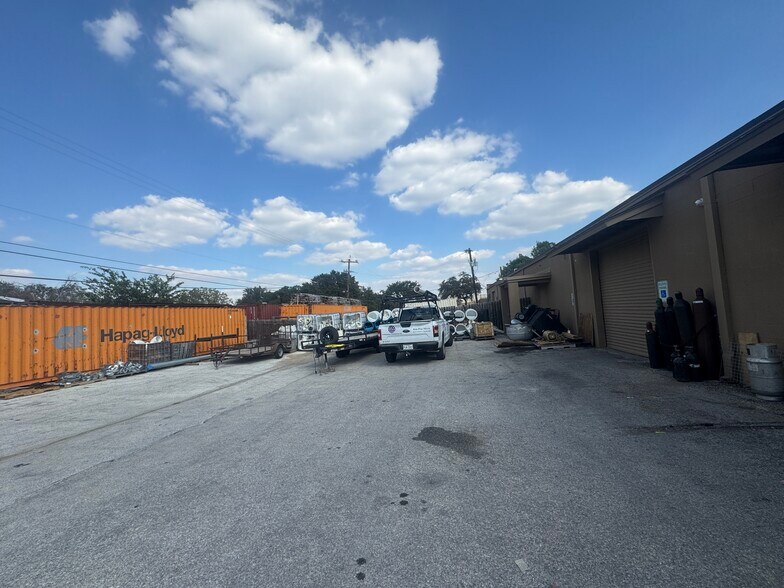 More Photos Of 4355 Centergate St, San Antonio Light Distribution For Lease