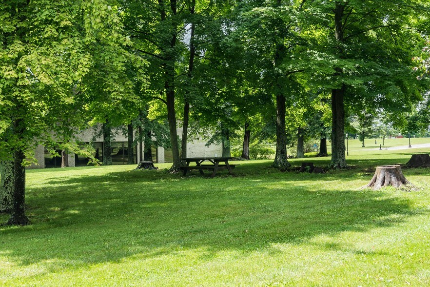 More Photos Of 3825 Columbus Rd, Granville Business Park For Lease