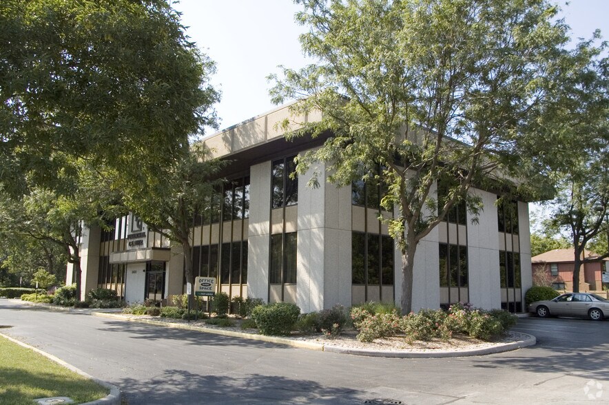 More Photos Of 3612 Lincoln Hwy, Olympia Fields Office For Sale