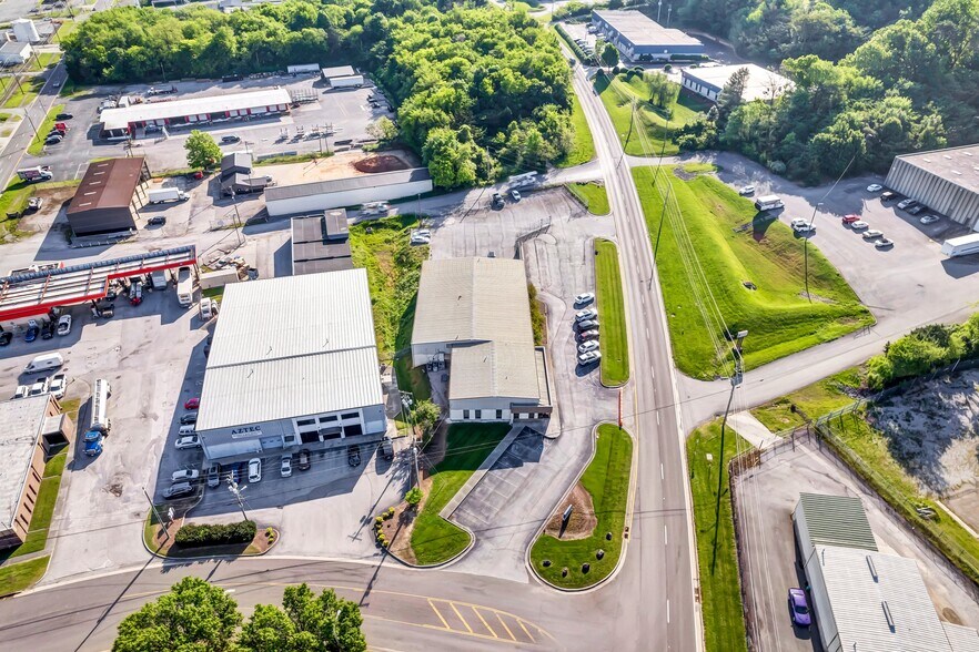 More Photos Of 5225 S Middlebrook Pike, Knoxville Showroom For Sale