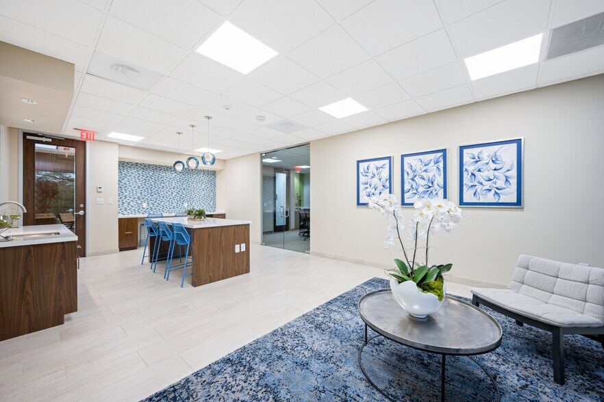 More Photos Of 4560 Belt Line Rd, Addison Medical For Lease